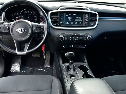 Certified 2018 Kia Sorento LX w/ LX V6 Convenience Package image 14