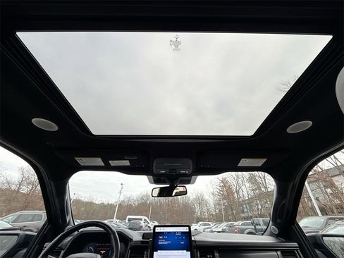 Used 2023 Ford F150 Lightning Platinum image 16