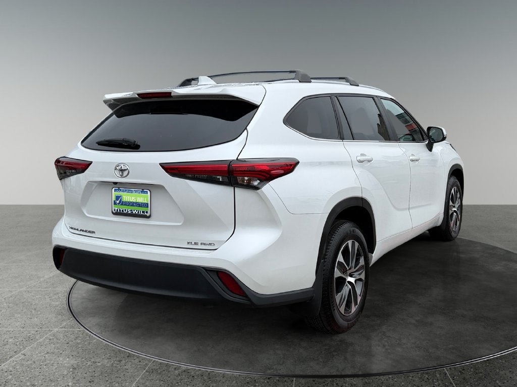 Used 2023 Toyota Highlander XLE AWD/4WD image 9