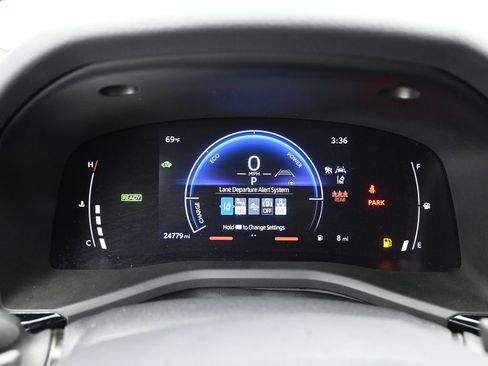 Used 2025 Toyota Camry SE FWD image 14