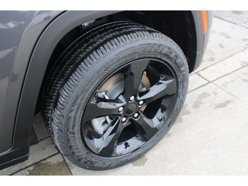 New 2025 Jeep Grand Cherokee L Altitude image 39