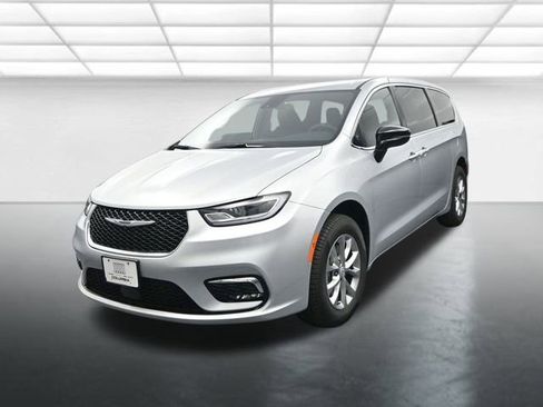 New 2026 Chrysler Pacifica Select image 4