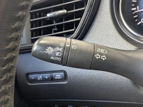 Used 2018 Nissan Rogue SL FWD image 6