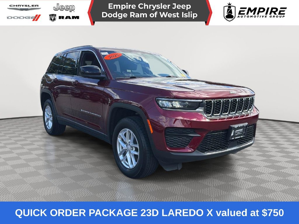 Used 2025 Jeep Grand Cherokee Laredo X AWD/4WD image 1
