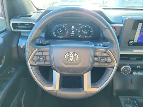 Used 2025 Toyota Tacoma TRD Off-Road image 11