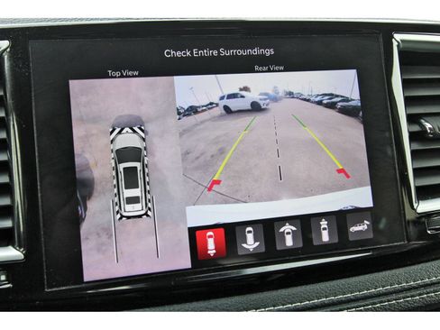 Used 2021 Chrysler Pacifica Limited w/ Uconnect Theater Family Group image 28