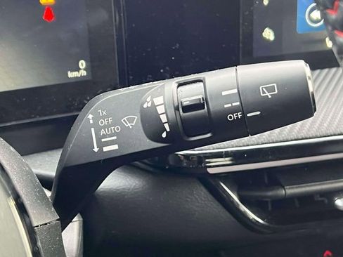 Used 2025 Nissan Kicks SR w/ SR Premium Package image 23