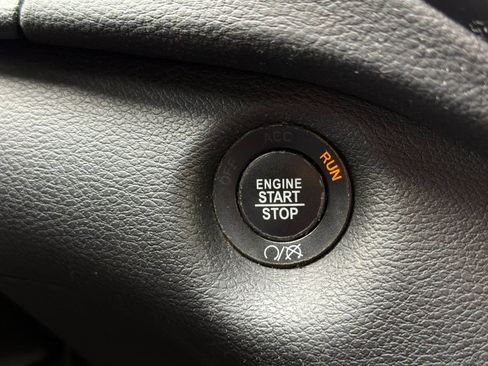 Used 2019 Jeep Cherokee Latitude Plus FWD image 21