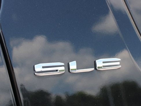 Used 2023 GMC Acadia SLE FWD image 19