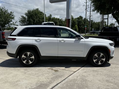 Used 2024 Jeep Grand Cherokee Limited 4xe AWD/4WD image 3