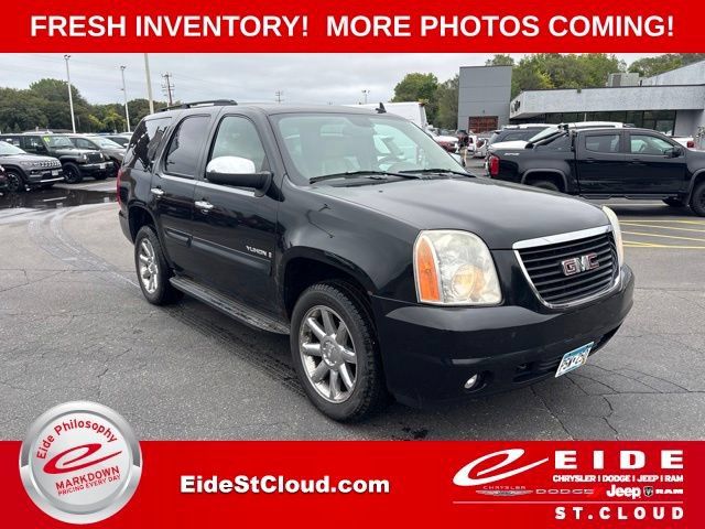 Used 2007 GMC Yukon SLT w/ SLT Preferred Equipment Group AWD/4WD image 1