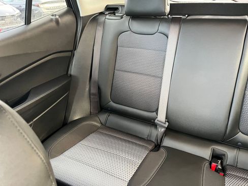 Used 2025 Chevrolet Trax LT w/ LT Convenience Package image 35