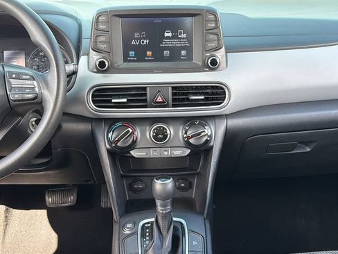 Used 2018 Hyundai Kona SE FWD image 33