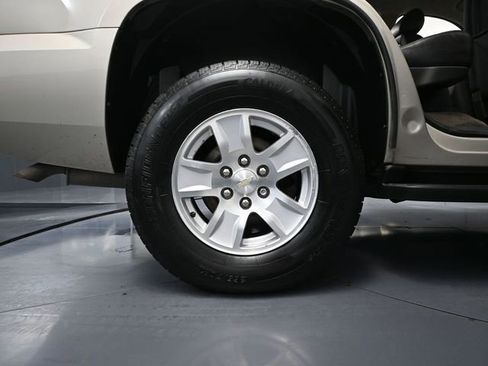 Used 2014 Chevrolet Tahoe LT w/ Luxury Package image 16