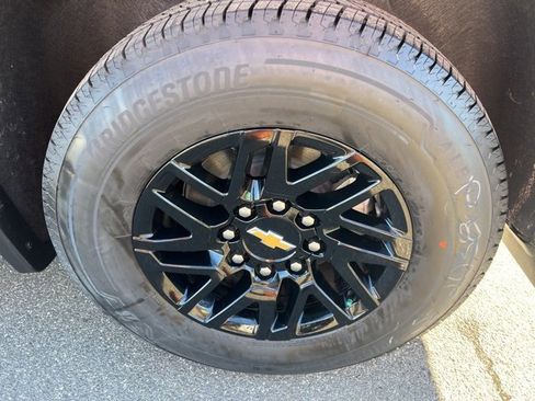 Used 2025 Chevrolet Silverado EV LT image 11