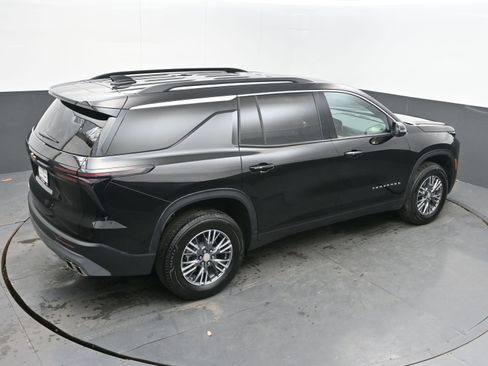 Used 2025 Chevrolet Traverse LT image 39