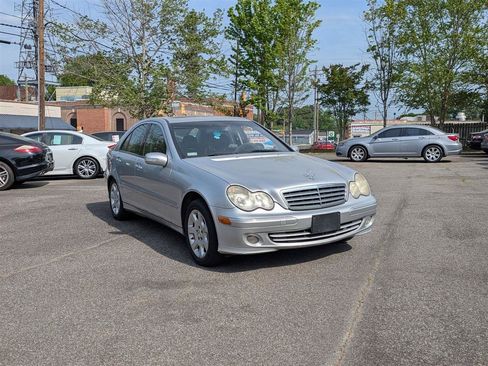 Used 2005 Mercedes-Benz C 240 4MATIC Sedan image 2