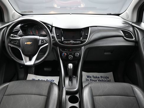 Used 2020 Chevrolet Trax LT w/ LT Convenience Package FWD image 19