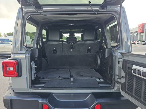 Used 2022 Jeep Wrangler Unlimited Rubicon AWD/4WD image 13