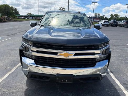 Used 2022 Chevrolet Silverado 1500 LT AWD/4WD image 3
