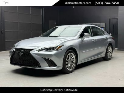 Used 2022 Lexus ES 300h w/ Luxury Package