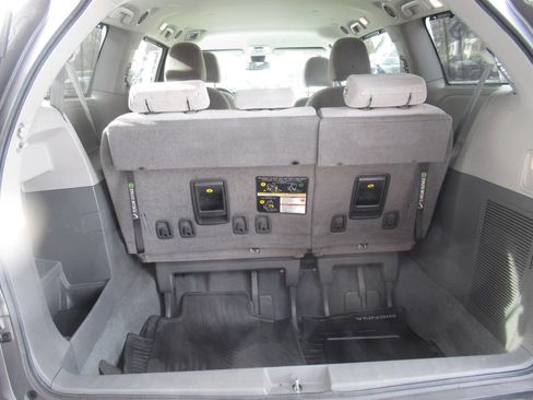 Used 2020 Toyota Sienna LE image 13