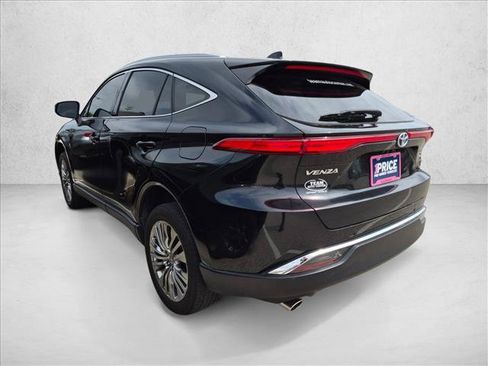 Used 2023 Toyota Venza XLE AWD/4WD image 6