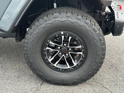 New 2025 Jeep Wrangler Unlimited Rubicon w/ XTREMEE 35" Tire Package image 14