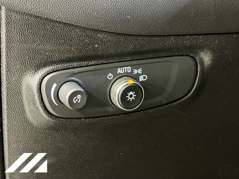 Used 2019 Chevrolet Equinox LT w/ Sun & Navigation Package AWD/4WD image 10