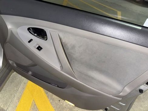 Used 2011 Toyota Camry LE image 24