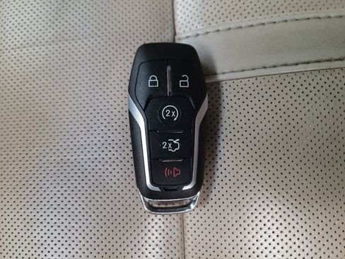 Used 2017 Lincoln MKX Reserve image 32