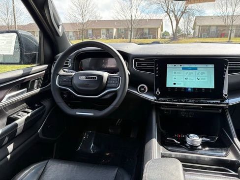 Used 2024 Jeep Wagoneer 4WD w/ Convenience Group I image 29