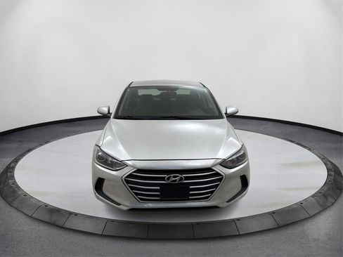 Used 2018 Hyundai Elantra SE image 2