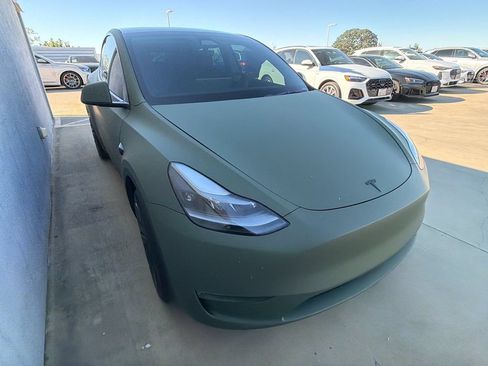 Used 2023 Tesla Model Y Long Range AWD/4WD image 2