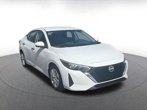 Used 2025 Nissan Sentra S image 3