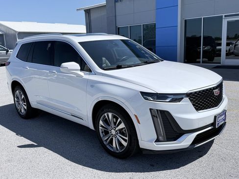 Used 2025 Cadillac XT6 Premium Luxury AWD/4WD image 3