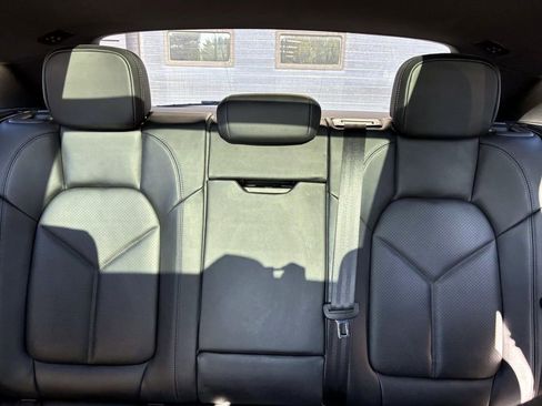 Certified 2025 Porsche Macan image 37