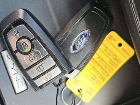 Used 2018 Ford Explorer XLT w/ Equipment Group 202A AWD/4WD image 16