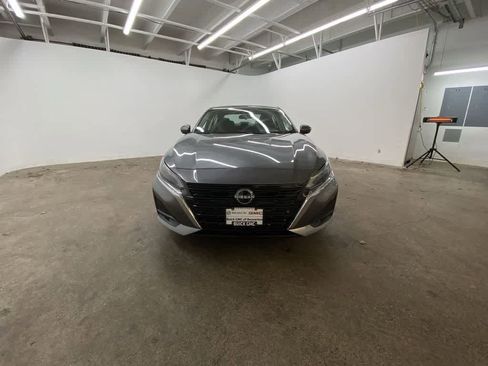 Used 2023 Nissan Altima 2.5 SV image 9