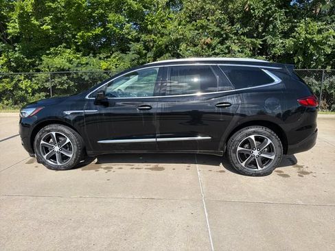 Used 2021 Buick Enclave Essence w/ Sport Touring Edition FWD image 2