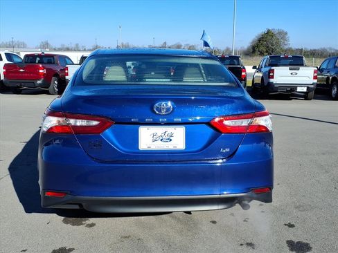 Used 2018 Toyota Camry LE image 4