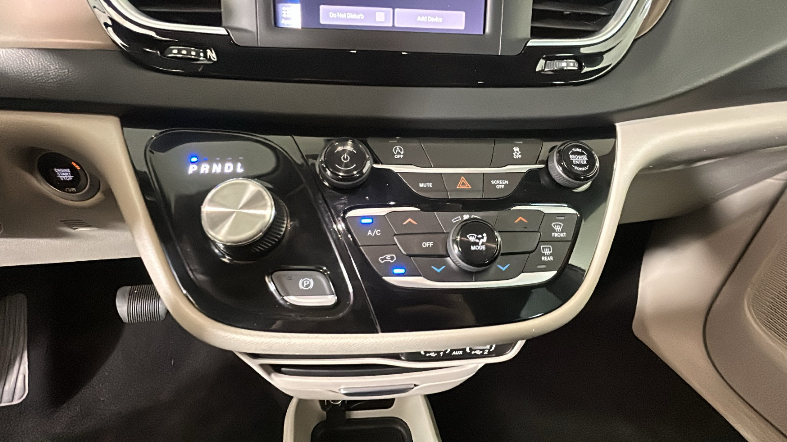Used 2024 Chrysler Voyager LX FWD image 25