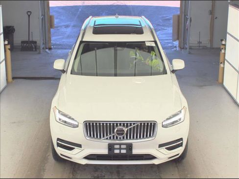 Used 2024 Volvo XC90 T8 Ultimate w/ Lounge Package image 4