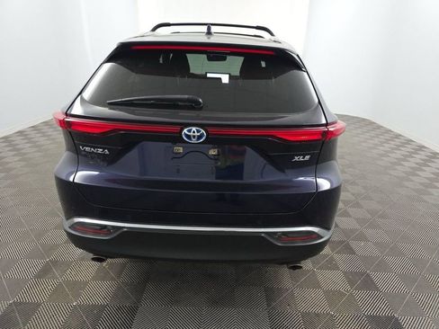 Used 2023 Toyota Venza XLE image 11