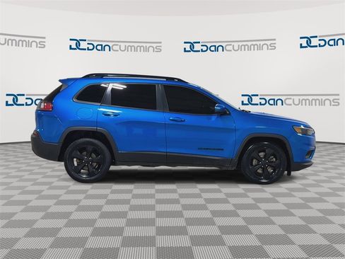 Used 2020 Jeep Cherokee Altitude image 2