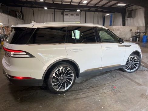 Used 2023 Lincoln Aviator Reserve w/ Equipment Group 201A AWD/4WD image 6