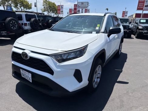 Used 2020 Toyota RAV4 LE FWD image 2