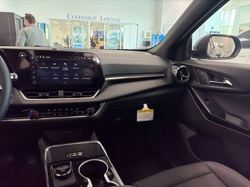 New 2026 Chevrolet Equinox LT w/ Convenience Package II AWD/4WD image 24