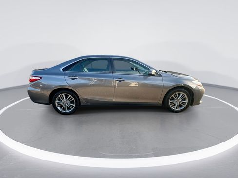 Used 2017 Toyota Camry SE image 9