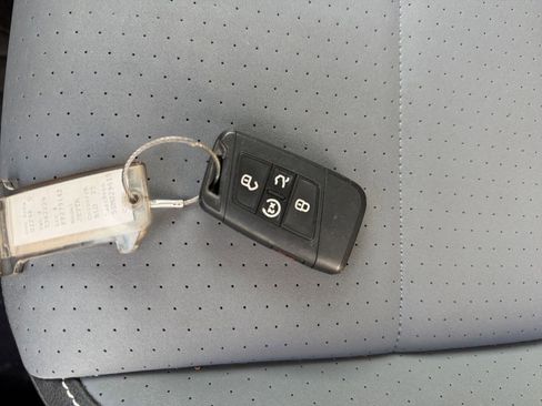 Used 2025 Volkswagen Jetta SE image 24